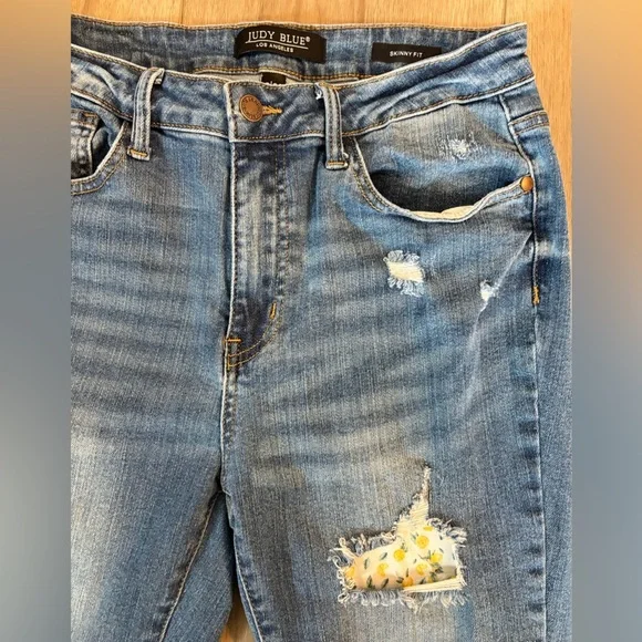 Judy Blue Skinny Fit Mid Rise Distressed Floral Patchwork Jeans Size 9 / 29 - Picture 6 of 7